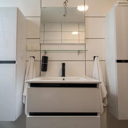 Frankfurt 4 Bedrooms 8 Guests Group Apartment