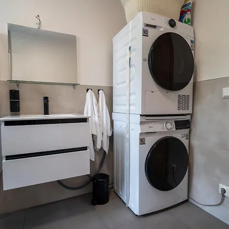 Frankfurt 4 Bedrooms 8 Guests Group Frankfurt am Main