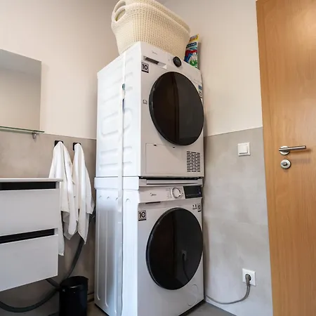 Frankfurt 4 Bedrooms 8 Guests Group Apartment Frankfurt am Main